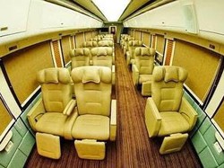 Sensasi Mudik Lebaran dengan Kereta Mewah