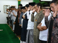 Tarawih Bersama Warga, Jokowi Sampaikan Pesan Saling Menghormati