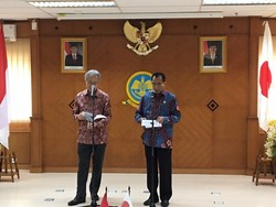 Menhub Serah Terima Bantuan Sistem Navigasi Selat Malaka dari Jepang