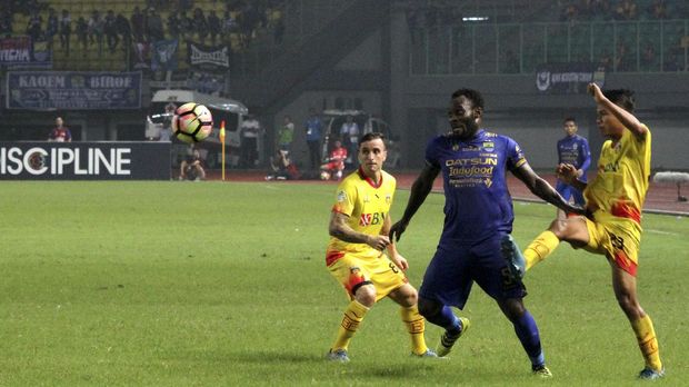 Bhayangkara FC bermain imbang di kandang Persib Bandung. (