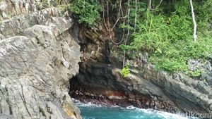 Suka Tantangan? Coba ke Gua Sarang di Sabang