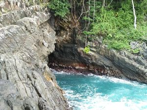 Suka Tantangan? Coba ke Gua Sarang di Sabang