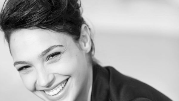 Senyum Merekah Gal Gadot Membius Fans di Instagram