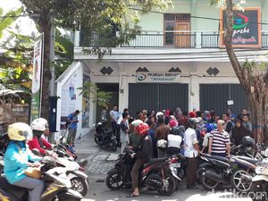 Warga Bojonegoro Geruduk Kantor Penyelenggara Arisan Arrohman