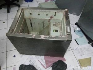 Pemkab Brebes Tidak akan Ganti Uang Dinkes yang Dirampok Pemkab Brebes Tidak akan Ganti Uang Dinkes yang Dirampok