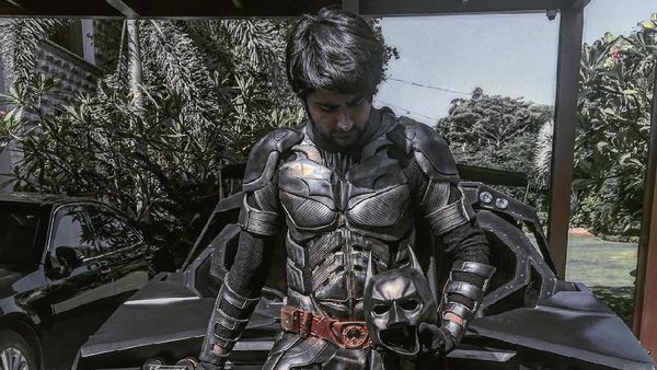 Pria Ini Sulap Mobilnya Jadi Mobil Batman