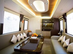 Fasilitas Mudik Naik Bus Mewah: Kursi Pijat Hingga Karaoke