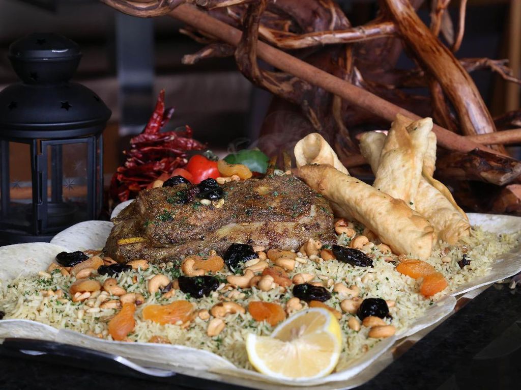 Ada Nasi Kebuli dan Beef Shawarma Gurih Untuk Berbuka Puasa di Sini Ada Nasi Kebuli dan Beef Shawarma Gurih Untuk Berbuka Puasa di Sini