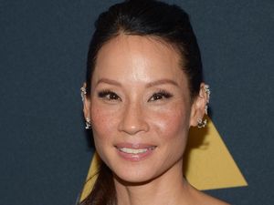 16 Selebriti yang Jago Melukis, Nggak Nyangka Hasil Karyanya Seperti Ini