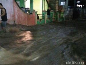 Hujan Guyur Garut Sejak Senin Sore, Sejumlah Rumah Terendam Banjir