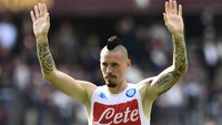 Marek Hamsik menjadi bagian Napoli sejak 2007 setelah dibeli dari Brescia. Dia sejatinya sempat dapat banyak tawaran, namun memilih untuk bertahan di Napoli sampai saat ini. (Foto: Albert Gea/REUTERS)