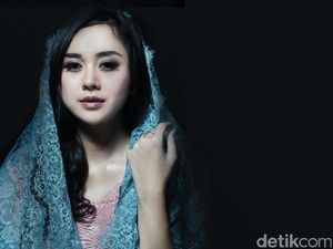Awal Terjun ke Dunia Hiburan, Aura Kasih Ditentang Orangtua