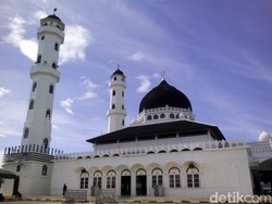 Yuk! Safari ke Masjid Segenggam Beras di Aceh