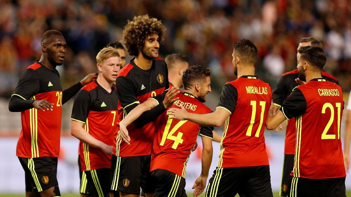 Foto: Para pemain Belgia merayakan gol Marouane Fellaini ke gawang Republik Ceko (REUTERS/Francois Lenoir)