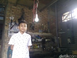 Ini Aktivitas Bocah Penemu Listrik dari Pohon Kedondong Saat Ramadan