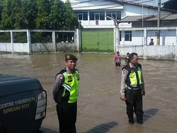 Banjir Kabupaten Bandung, Akses Kawasan Biru-Cidawolong Terputus