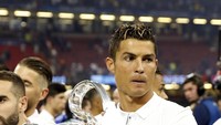 11. Cristiano Ronaldo. Meski menjadi pemain terbaik dunia dan mengantar Real Madrid dapat gelar ganda, Ronaldo cuma ada di urutan 12. Usia yang sudah tua membuat nilainya tak agi besar, yakni 112,4 juta euro (Foto: REUTERS/Carl Recine)