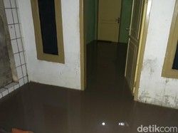 Cerita Warga Paseh Bandung yang Terpaksa Sahur di Tengah Banjir