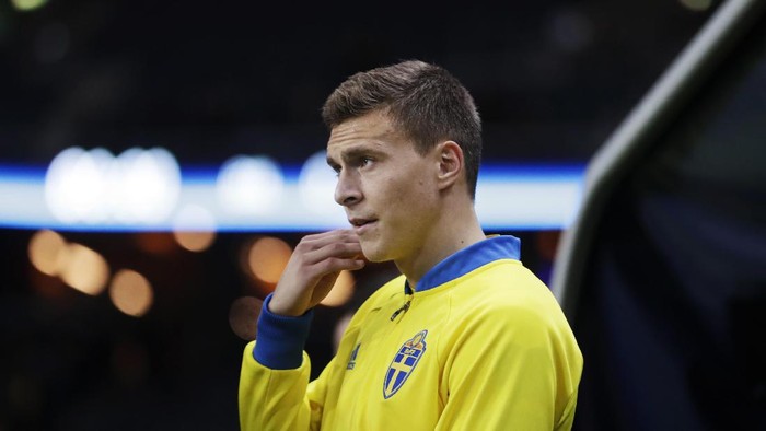 MU Masih Dikaitkan dengan Lindelof, Mourinho Tak Mau Banyak Bicara