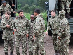 Tempa Fisik dan Mental, Timnas Inggris Latihan bareng Tentara