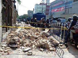 Dua Pekerja Tewas Tertimpa Tembok Bangunan Tua di Solo