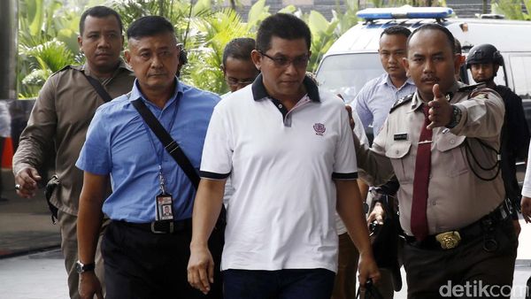 6 Orang yang Ditangkap KPK Tiba di Jakarta