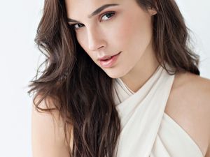 Terpesona Deretan Pose Menggoda Gal Gadot