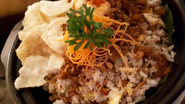 Enaknya Menyantap Nasi Goreng Kecombrang dan Jagung Telur Asin di Sini