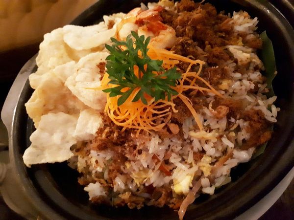 Enaknya Menyantap Nasi Goreng Kecombrang dan Jagung Telur Asin di Sini