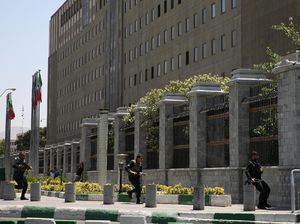 Gedung Parlemen Iran Diserang