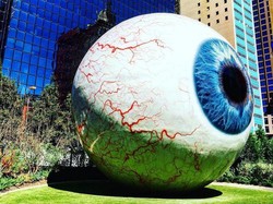 Ngeri Atau Keren, Bola Mata Raksasa!