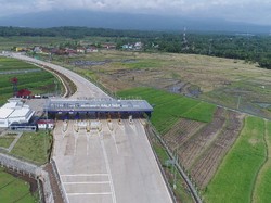 Pemandangan Cantik Gunung Merbabu Sambut Pemudik di Tol Salatiga