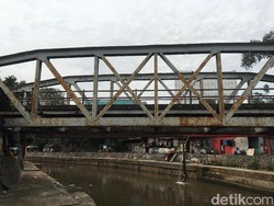 Nasib Jalur KA Belanda di Salemba: Rel Jadi Pembatas Jalan