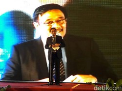 Djarot Salurkan Zakat Rp 50 Juta Lewat BAZIS