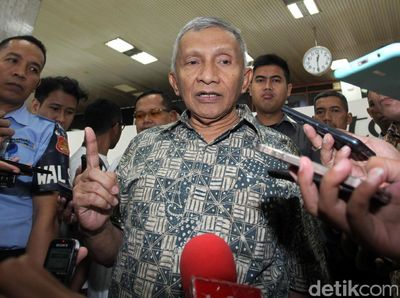 Meme Politik: Tentang Tudingan Ngibul Amien Rais ke Jokowi