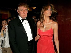 Melihat Lagi 10 Gaya Seksi Melania Trump Sebelum Jadi Ibu Negara