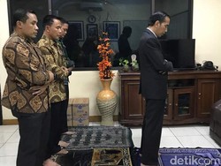 Jokowi: Sesibuk Apa Pun, Sempatkan untuk Salat