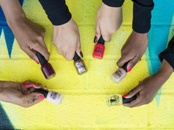 ORLY Rilis Cat Kuku Halal Bersertifikat Pertama di Dunia