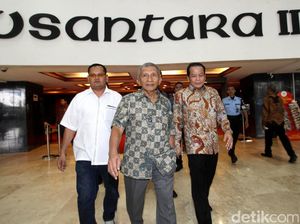 Waketum PAN: Luhut Jangan Arogan! Waketum PAN: Luhut Jangan Arogan!