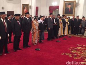 Jokowi Lantik Megawati dan Maruf Amin Jadi Pengarah UKP Pancasila Jokowi Lantik Megawati dan Maruf Amin Jadi Pengarah UKP Pancasila