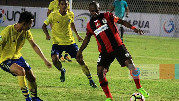 Adu Tajam Odemwingie dan Boaz Solossa