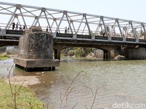 Indahnya Jalur KA Peninggalan Jepang, Relnya di Pinggir Pantai Indahnya Jalur KA Peninggalan Jepang, Relnya di Pinggir Pantai