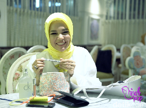 Video: Intip Tas Dewi Sandra, Ada Foto Suami Hingga Bon Bekas