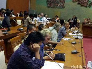 Curhat Young Lex di DPR: Lagu Tak Bisa Diputar hingga Pembajakan