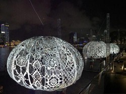 Rajutan Bulu Babi Raksasa Ada di Festival Cahaya Marina Bay 2017