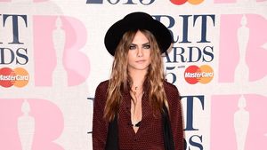 Foto: 15 Gaya Kasual Cara Delevingne yang Menjadi Sorotan