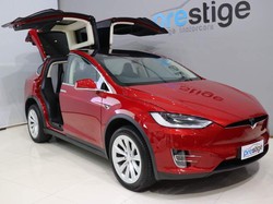 Akibat Corona, Konsumen Tesla Kini Bisa Test Drive di Komplek Rumah