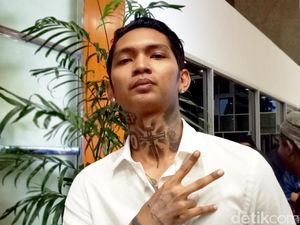 Mesra dengan Kathy Indera di Depan Umum, Young Lex Sebut untuk Klip Mesra dengan Kathy Indera di Depan Umum, Young Lex Sebut untuk Klip