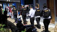 Densus 88 Geledah Rumah Terduga Teroris di Cileunyi