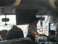 Jelang Mudik, Polisi Cek Kelaikan Armada Bus di Tanjung Priok